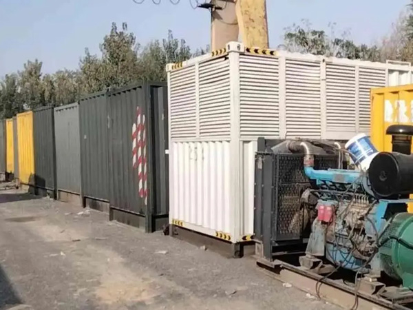 南宁200KW柴油发电机机组每小时油耗是多少？